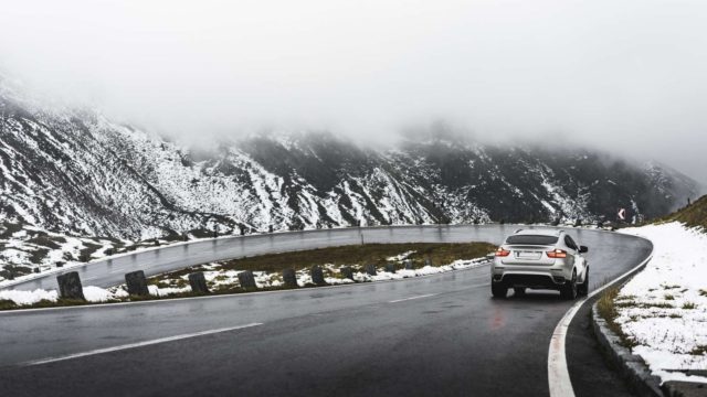 driving-on-grossglockner-mountain-road-in-winter-weather-picjumbo-com